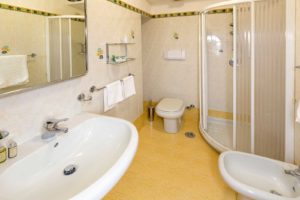 Hotel Trieste bathroom