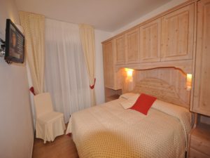 La Pinetina Residence double bedroom