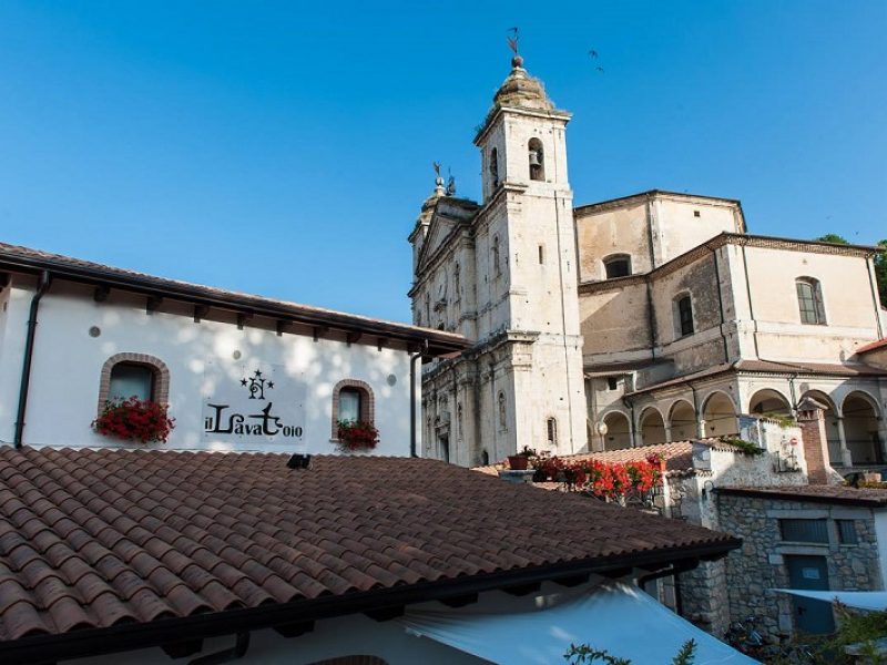 The great value Hotel Il Lavatoio exterior in summer